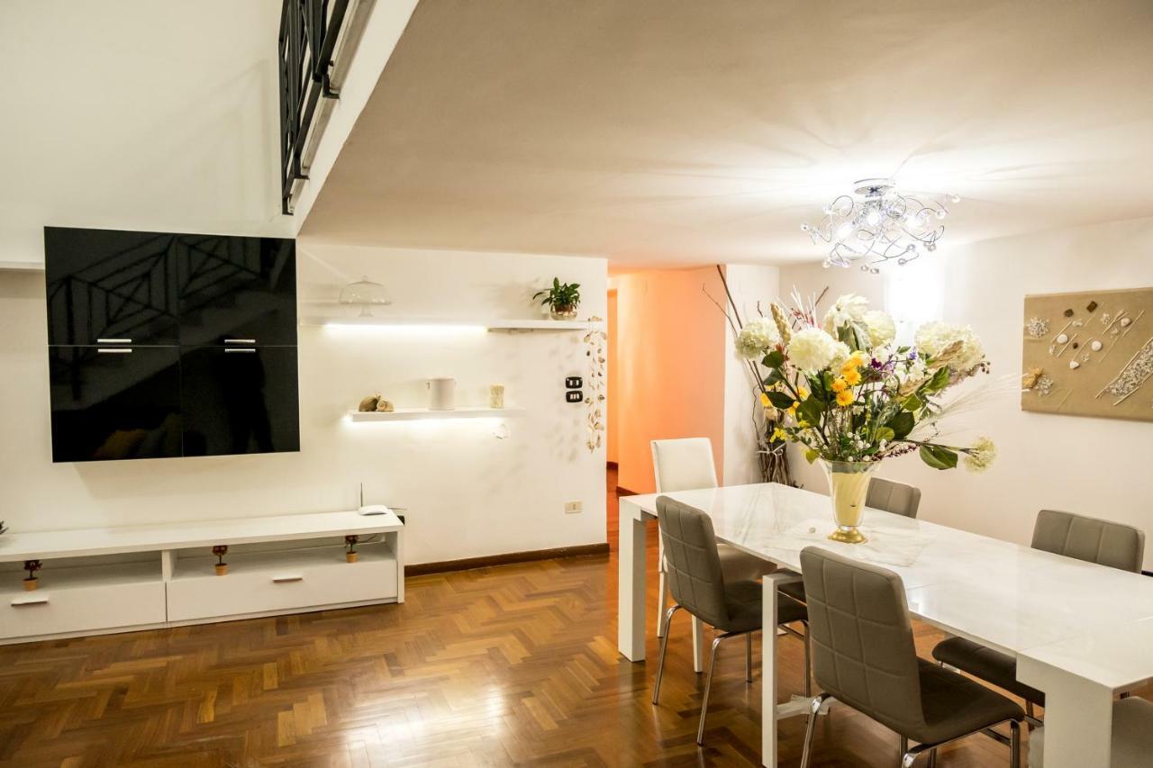 Il Salotto Di Nonna Cornelia 2 Hotel เนเปิลส์ ภายนอก รูปภาพ