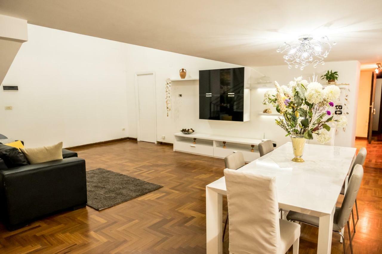 Il Salotto Di Nonna Cornelia 2 Hotel เนเปิลส์ ภายนอก รูปภาพ