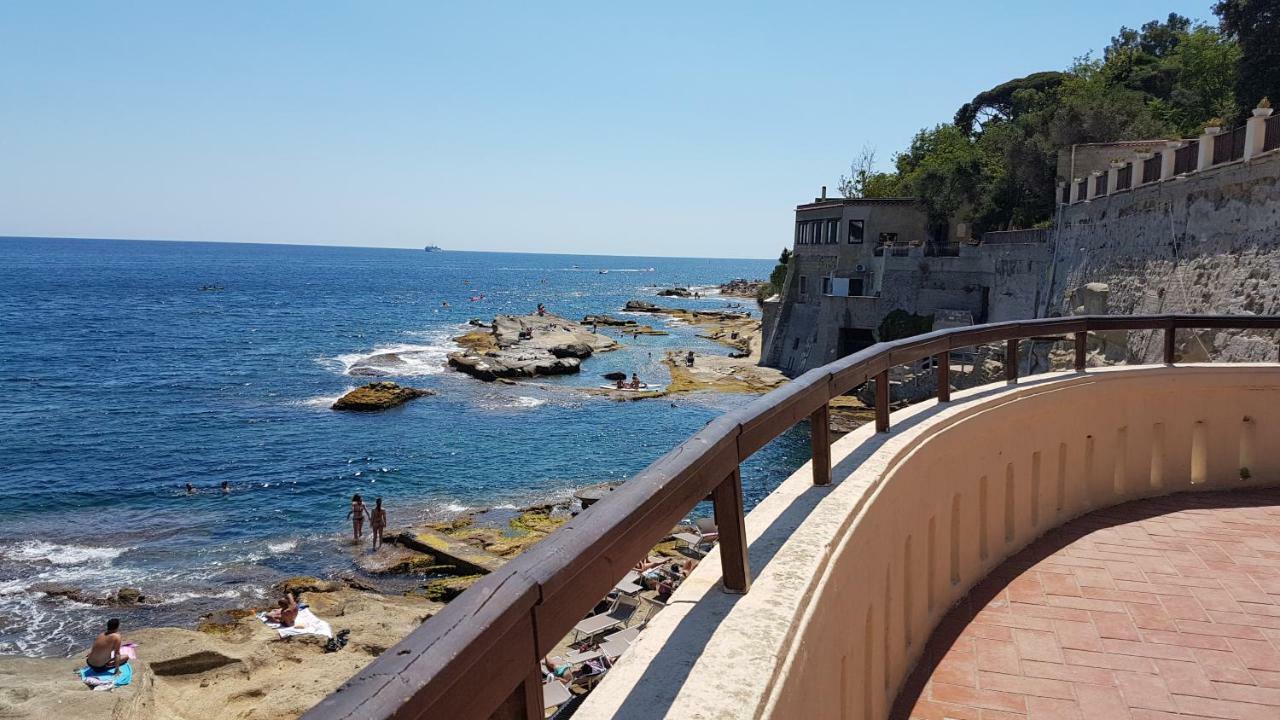 Il Salotto Di Nonna Cornelia 2 Hotel เนเปิลส์ ภายนอก รูปภาพ