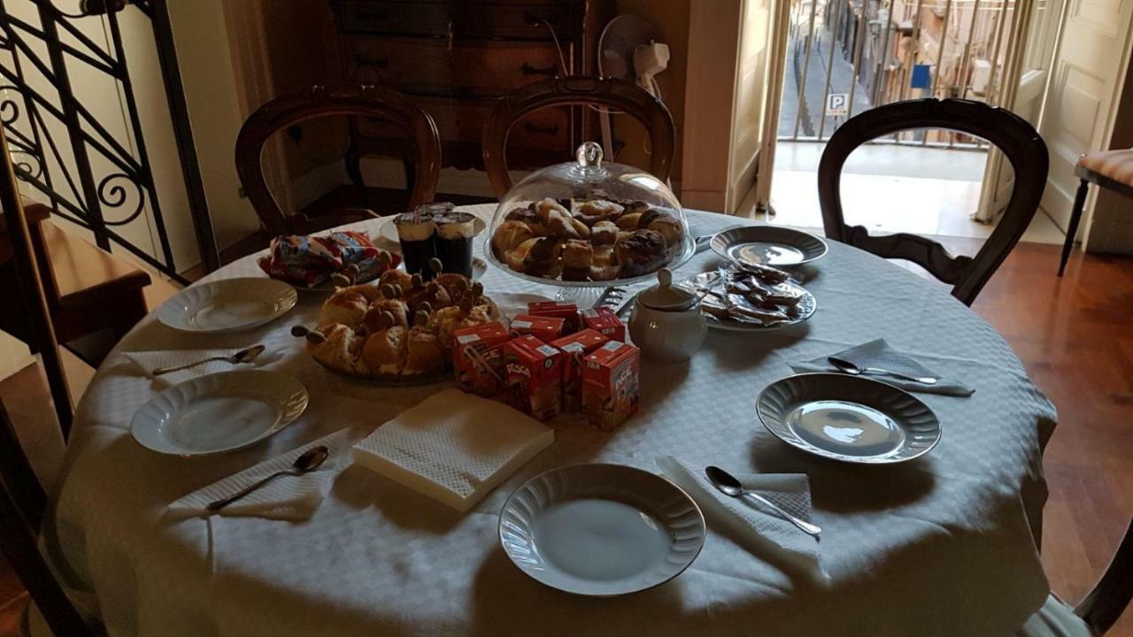 Il Salotto Di Nonna Cornelia 2 Hotel เนเปิลส์ ภายนอก รูปภาพ