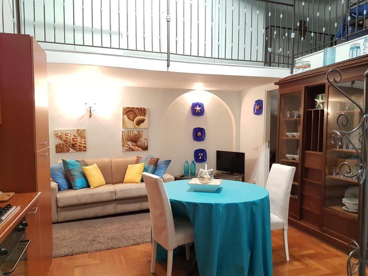 Il Salotto Di Nonna Cornelia 2 Hotel เนเปิลส์ ภายนอก รูปภาพ