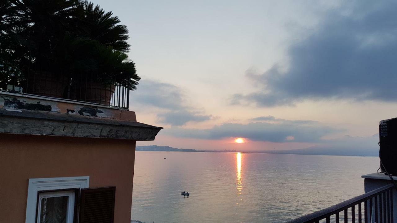 Il Salotto Di Nonna Cornelia 2 Hotel เนเปิลส์ ภายนอก รูปภาพ