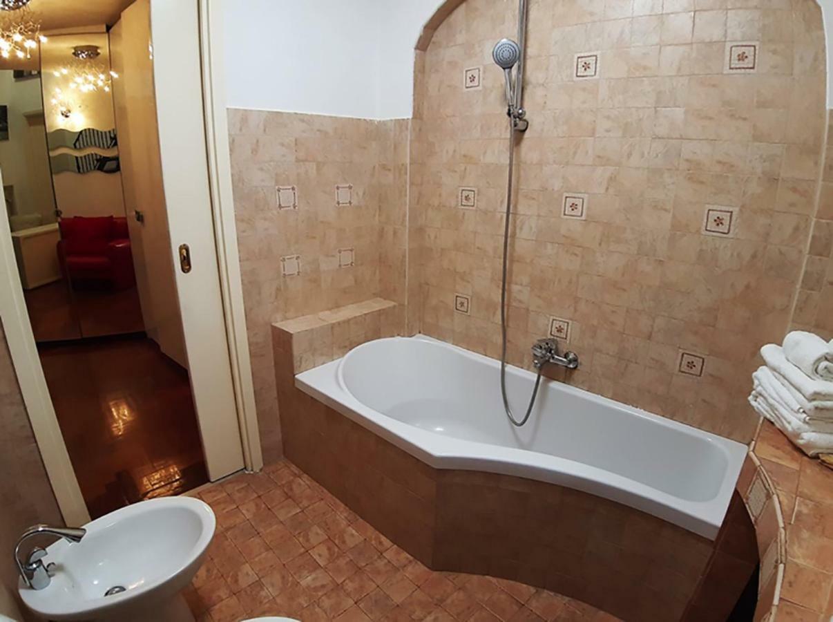Il Salotto Di Nonna Cornelia 2 Hotel เนเปิลส์ ภายนอก รูปภาพ